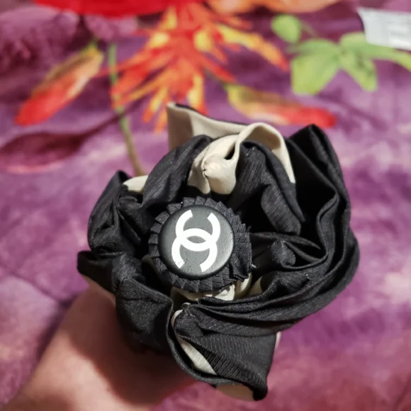 CHANEL UMBRELLA - Picture 2 of 8